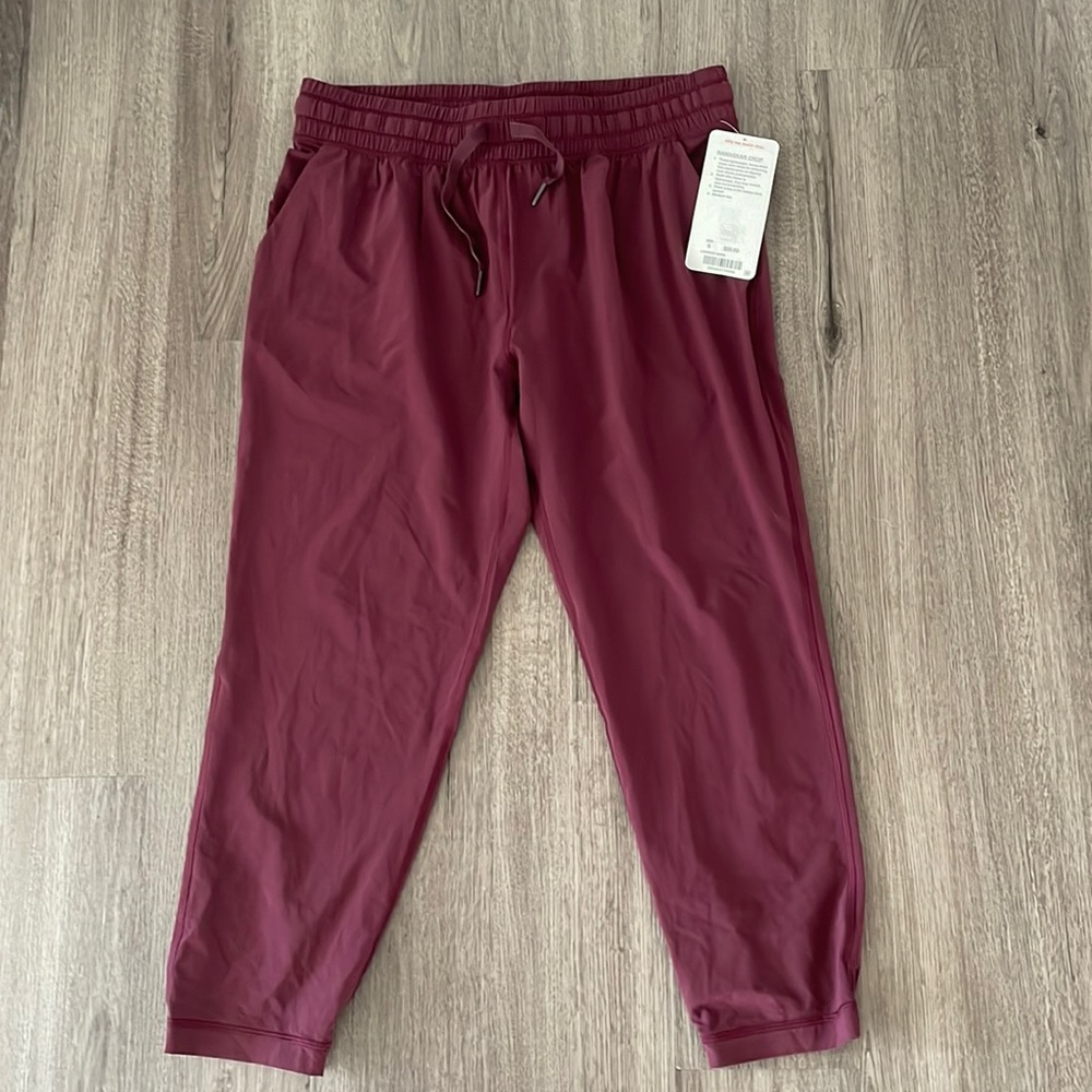 New with tags Lululemon Namaskar Crop size 6.
